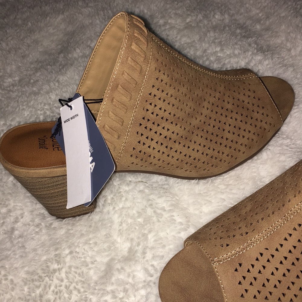 Sandals - Picture 7 of 8